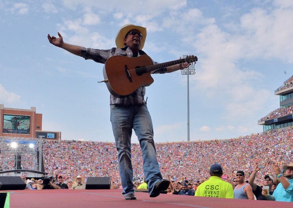 #3. Garth Brooks
